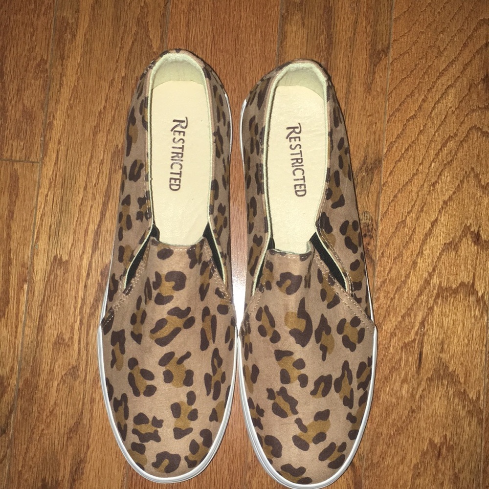 Cheetah print slide ons